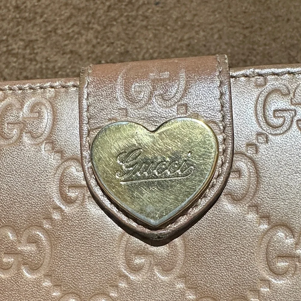 Gucci Guccisima Peach Leather Wallet with enameled Heart Gold Detail - Picture 4 of 17
